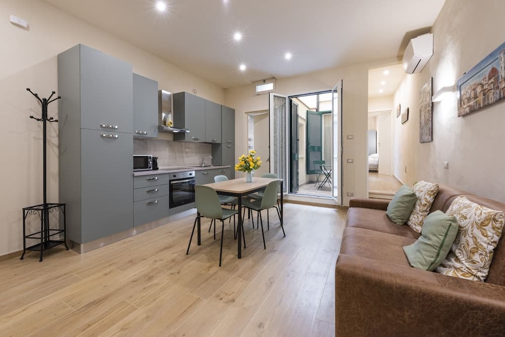 Mercato Contemporary Apartment by Mmega