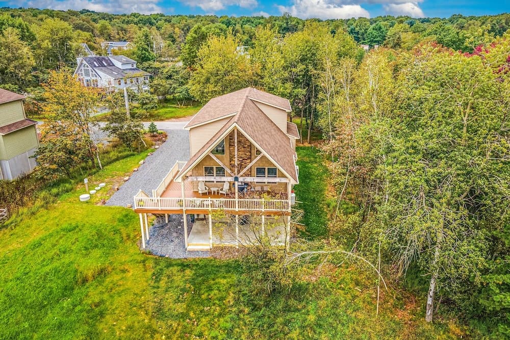 Pocono Paradise by Avantstay Lakeside Retreat, Hot Tub, Game Room, Near Beach