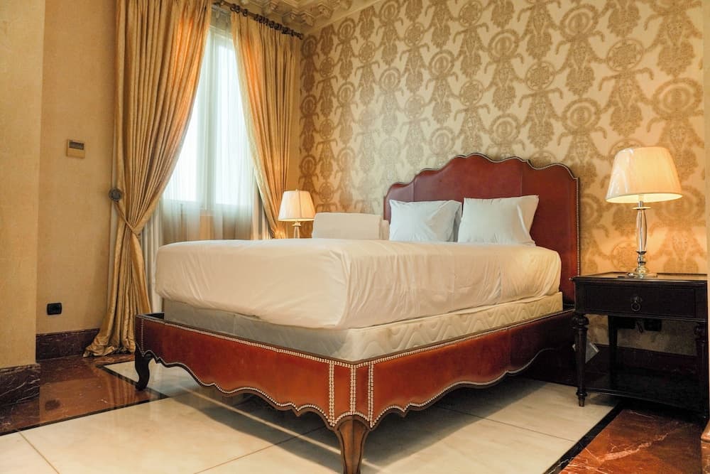 Luxurious And Strategic 4Br Da Vinci Apartment