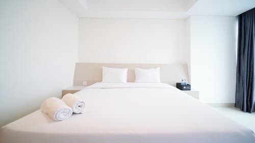 Modern And Comfy Studio At Grand Sungkono Lagoon Apartment