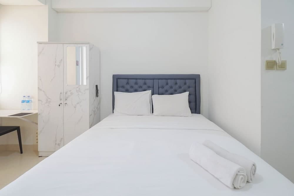 Great Deal And Homey Studio At Transpark Cibubur Apartment