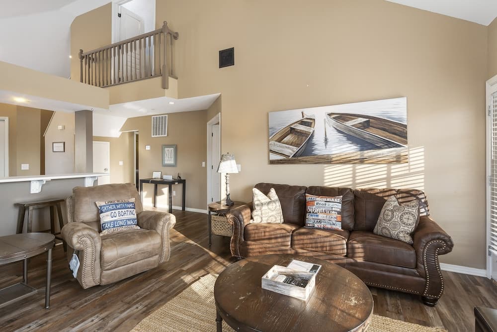 Lazy Lookout Mo Spacious 3 Bdr, Great Location!