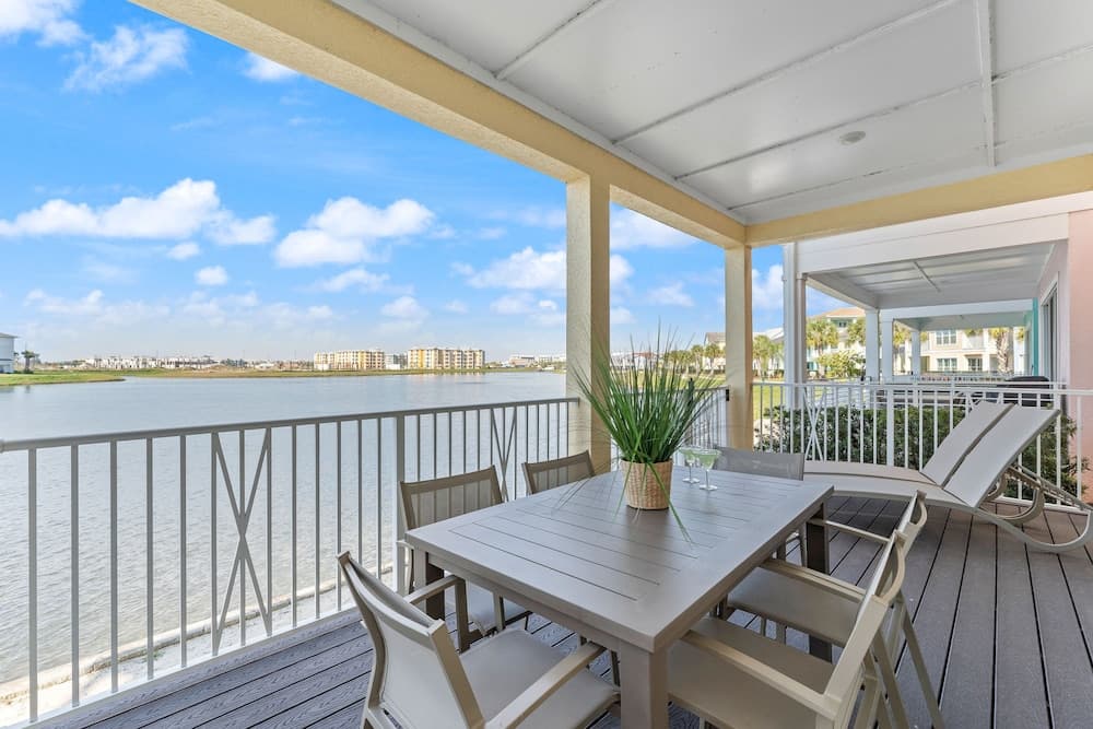 Lafitte's Landing Lakeview Cottage - Lakefront!