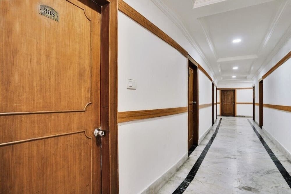 iROOMZ Hotel Hyderabad Towers