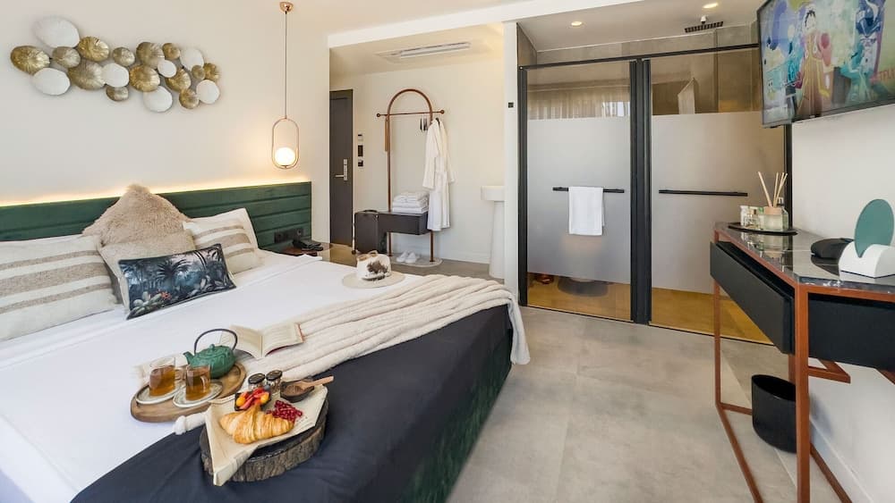 Luff Living Adult Only (+12)