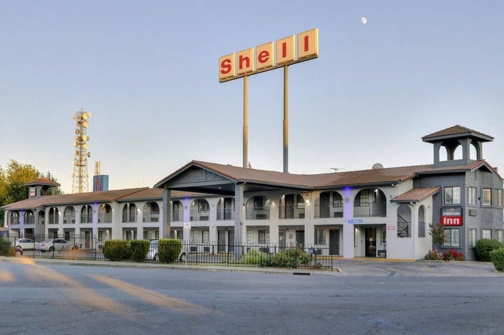 Crossroads Inn