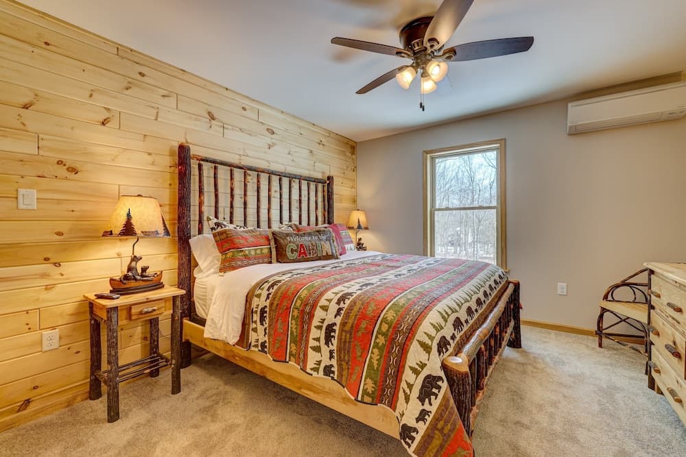Over the Top Lodge by Avantstay Hot Tub, Shared Pool, Beach/lake Access
