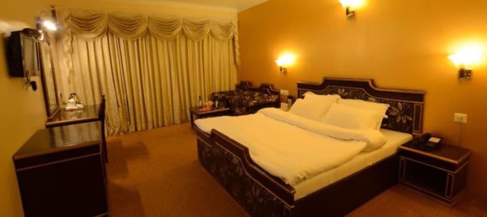 Goroomgo Park Paradise Manali