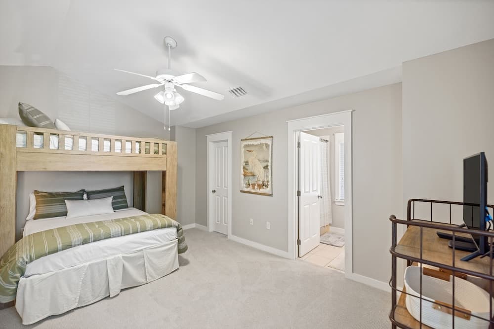 1317 Laurel Grove 3 Bedroom Home by RedAwning