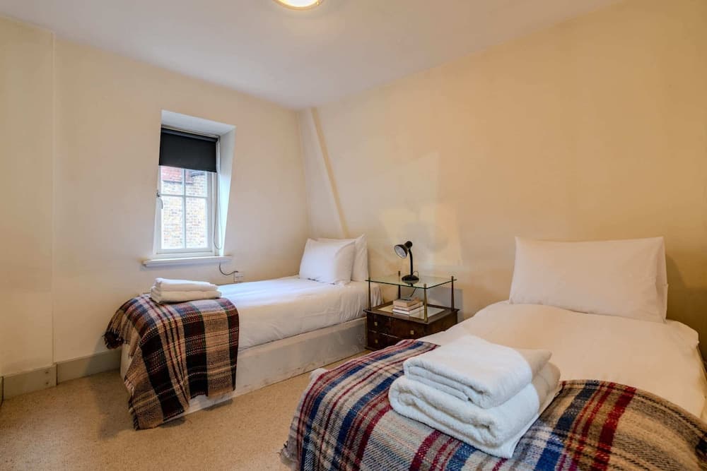 Beautiful Three Bedroom House in West London