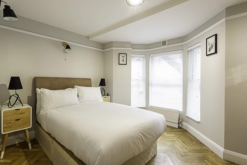 Cosy Garden Flat in Prestigious Residential Area