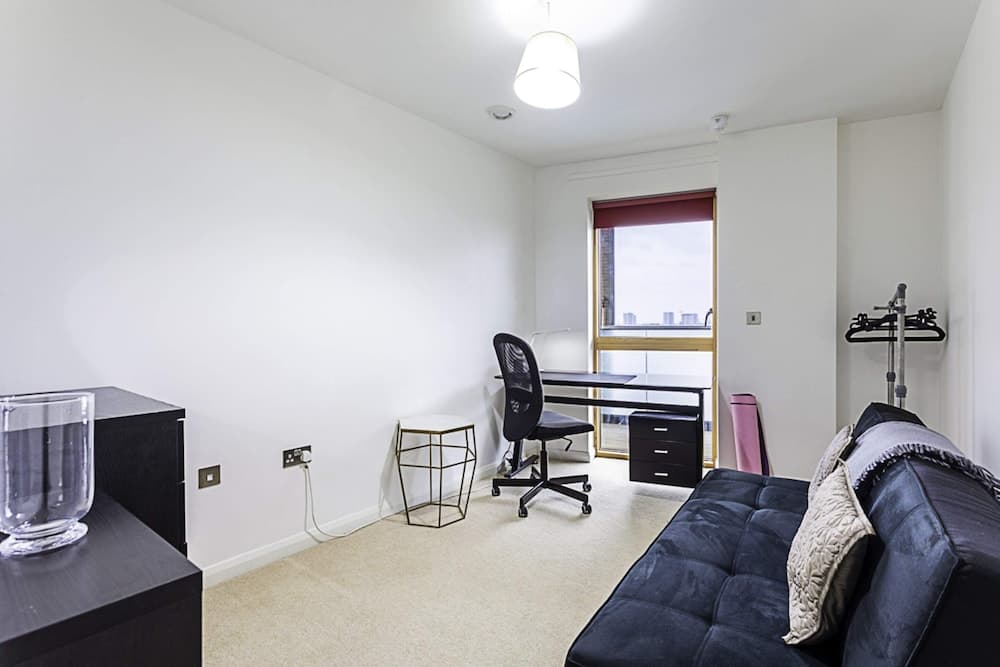 Trendy Queen's Park Apartment With Views Across London