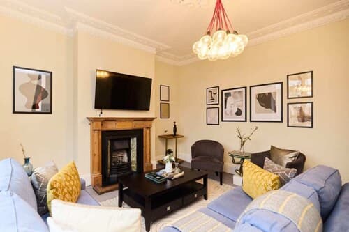 The Peckham Hideaway - Bright 3bdr Flat
