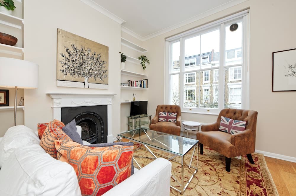 Elegant Earls Court Flat by Underthedoormat