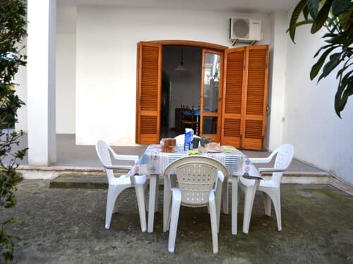 Nami Holiday Home for six Guests With Outdoor Space