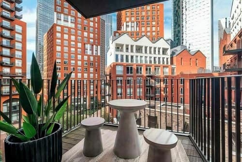 Luxury apartment in central London with private balcony