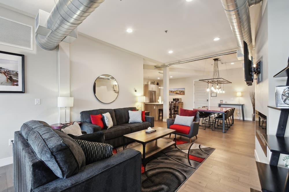 Graffiti & Skyline | RiNo Art Lofts