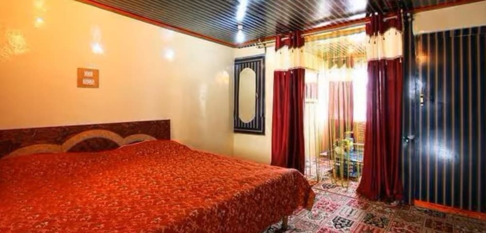 Goroomgo New Green View Srinagar