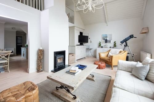 Superior House for 6 Near Beach w Parking Garden