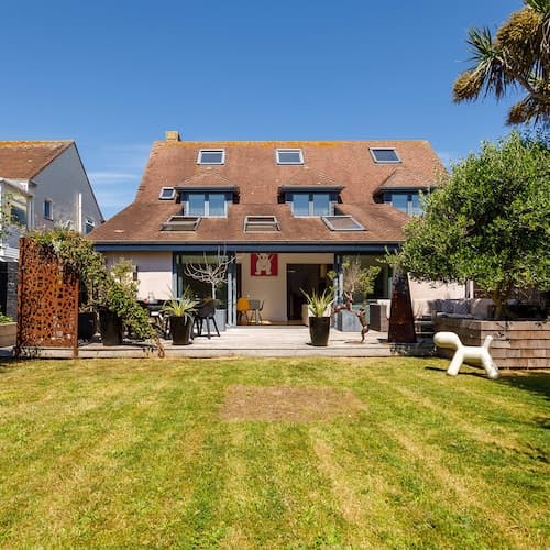 Gorgeous Home for 12 - Walk to Beach - Sea View