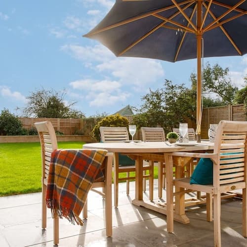 Coastal Retreat for 8 With Hot Tub - Walk to Beach