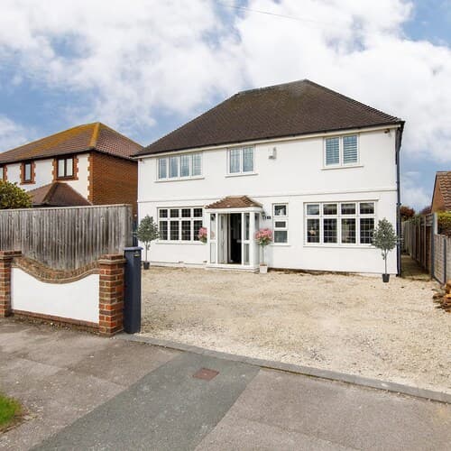 Bright Modern 4 br House 100 Metres From Beach