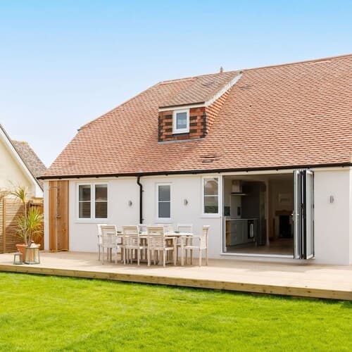 Mariners Stylish Beachside Getaway With Sea Views