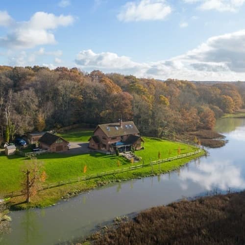 Serene Riverside 6BR Luxury Retreat in Curdridge
