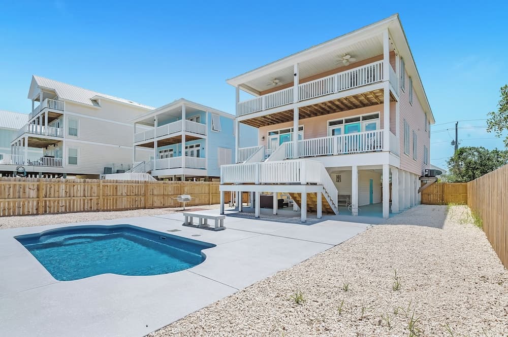 The Salty Fox with Pool