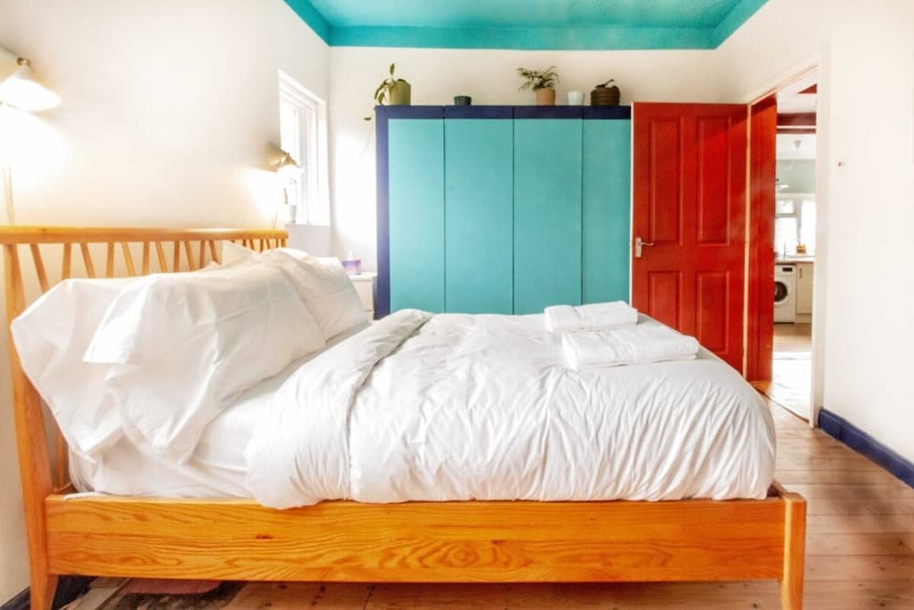 Tranquil Catford Retreat: Sleeps 4, With Garden