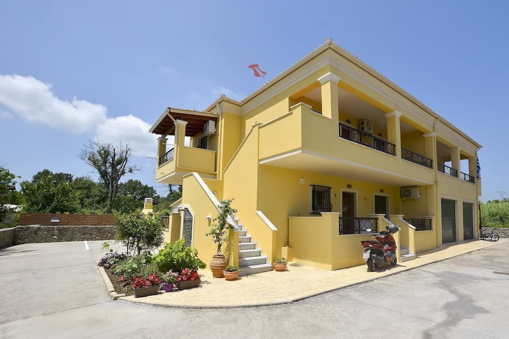 Konaklama yerinin ön cephesi