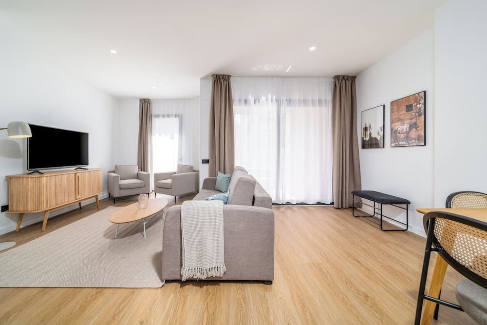 limehome Barcelona Plaça Pirineus