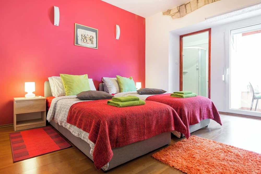 Dante Square Room Center Pula