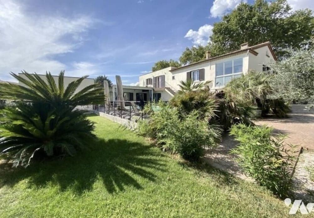 HISTOIRE D'Ô - LES PISCINES