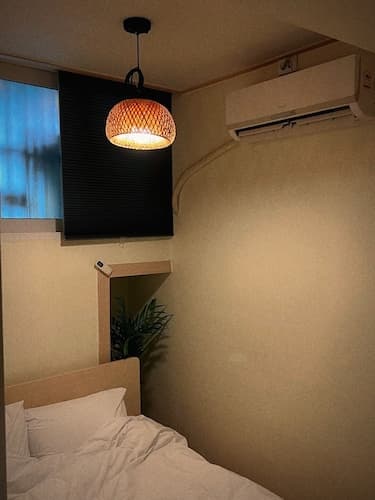 Jnineguesthouse