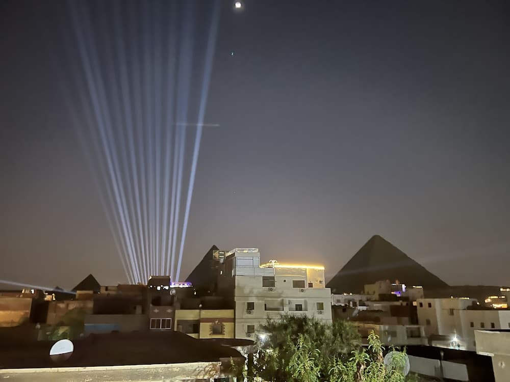 Malak pyramids inn