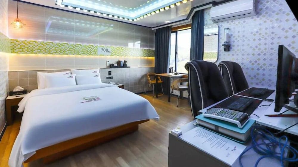 HOTEL EAT COM