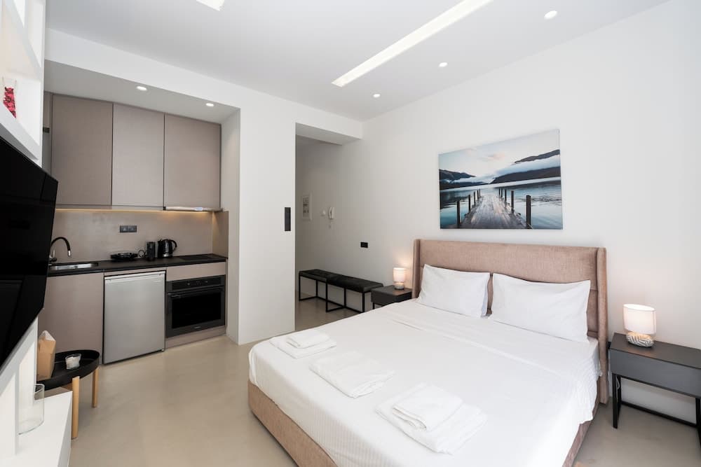 Minimal Studio with Balcony in Pagrati