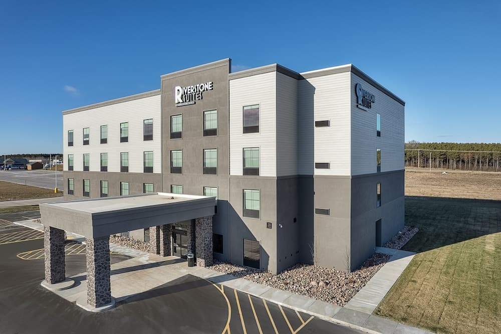 Riverstone Suites - Chippewa Falls