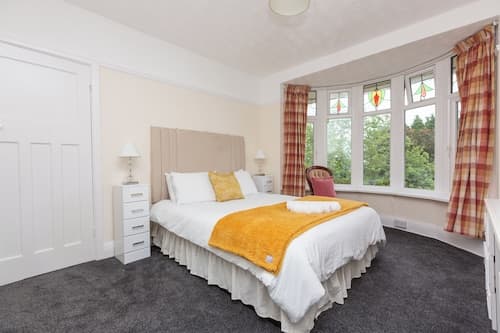 Superior three bedroom house with sea view