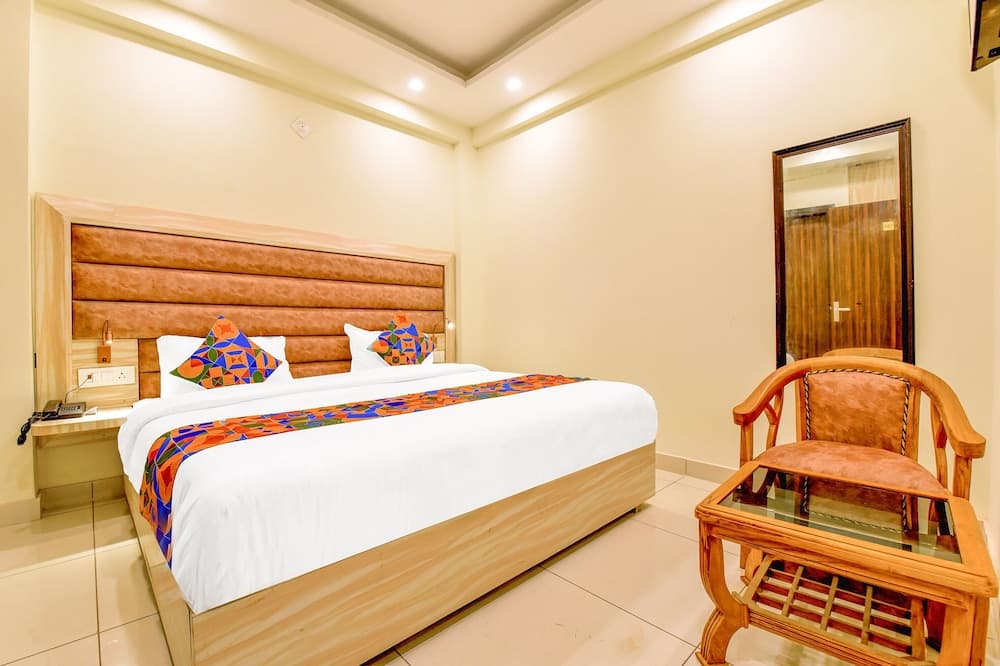 Fabhotel Pacific Inn