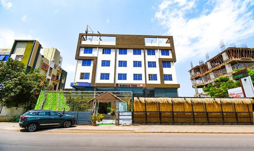 Fabhotel Prime Emerald I