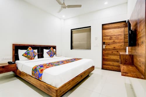 Fabhotel Maa Gayatri