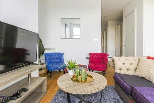 Captivating 1-bed Apartment in Slough With Kingbed