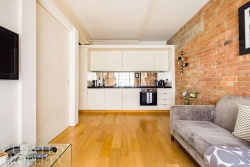 Central Soho Loft With A C Concierge