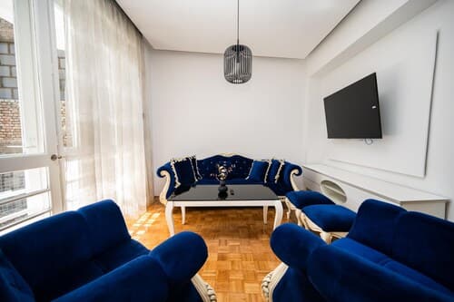 Design 150m2 Three-bedroom Apartment - Main Street