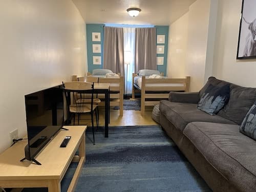 Cozy Convenient Downtown Apt Walk Everywhere