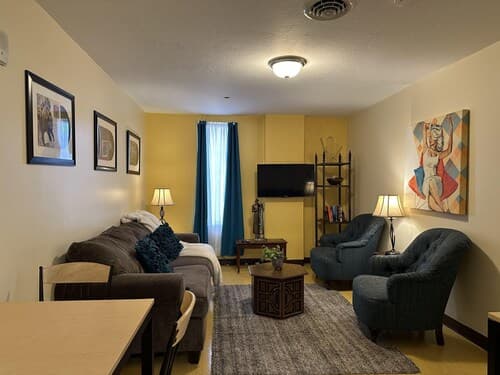 2 Bedroom Downtown Apt City Views Park Walk