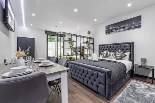 Huge Cosy Studio Family Sleeps 4 North West London