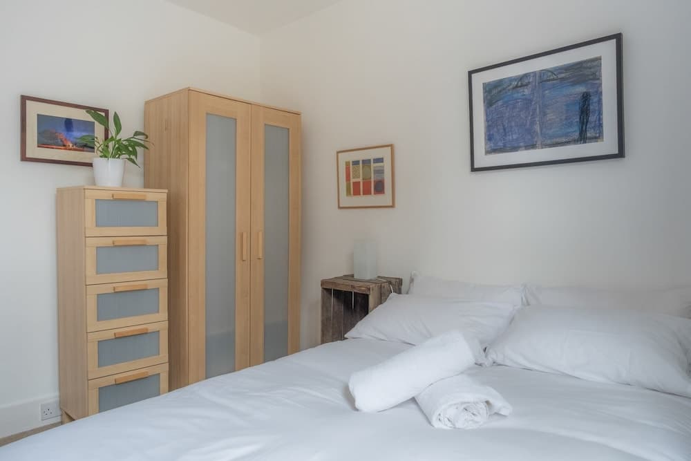 Bright Stockwell Apartment
